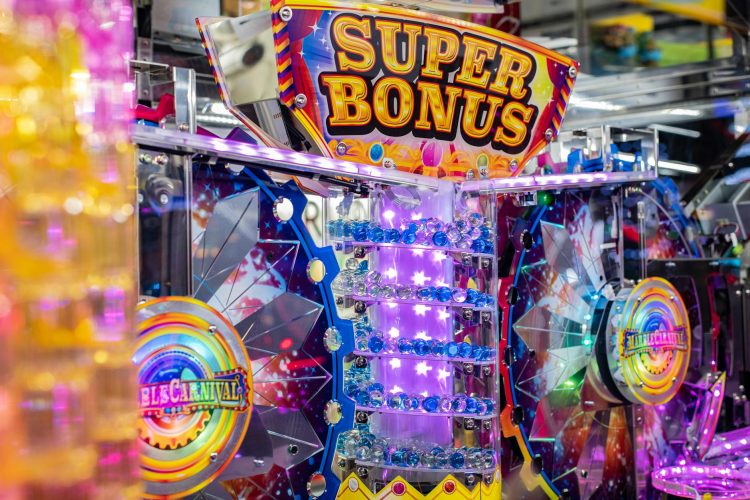 So sánh hai cách kích hoạt vòng quay trên game slot.